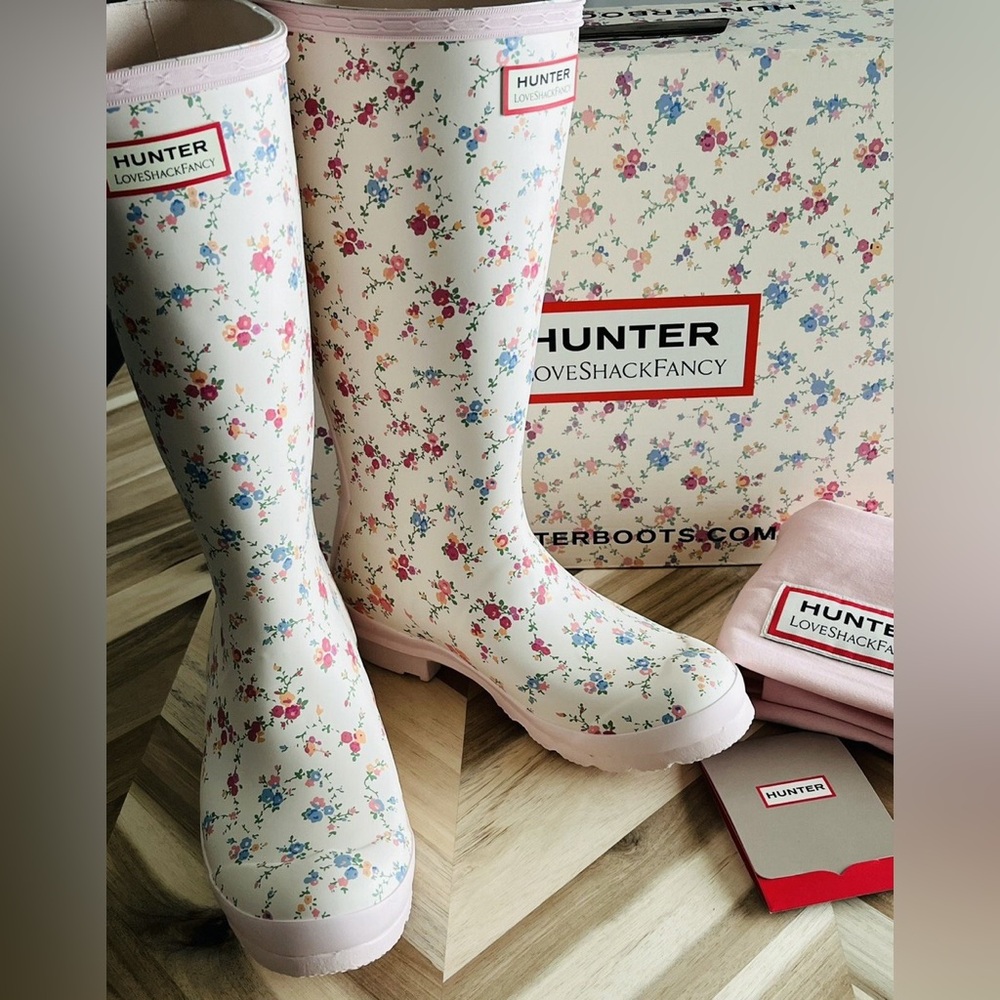 Hunter LoveShackFancy confetti bloom NIB size 7